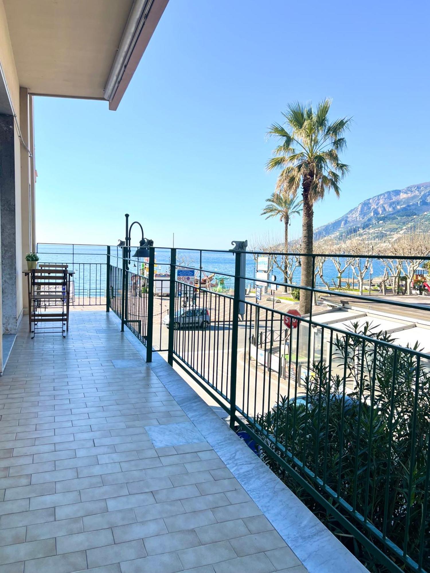 Apartamento La Casa Lungo Il Mare Maiori Exterior foto